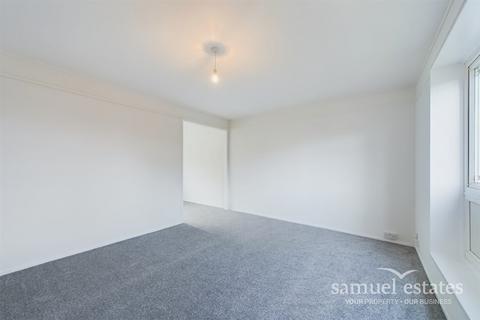 3 bedroom semi-detached house to rent, Castle Hill Avenue, New Addington, Croydon, CR0