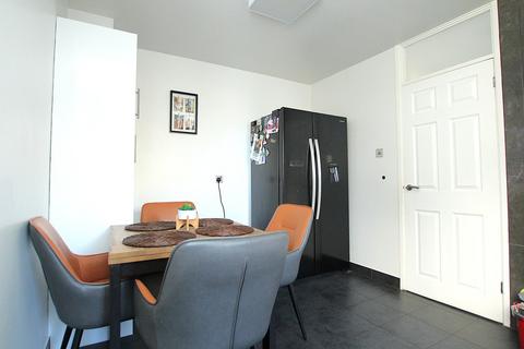 3 bedroom maisonette for sale, Perry Gardens, Poole, BH15