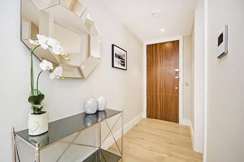 2 bedroom flat for sale, Aylmer Road, East Finchley, London, N2