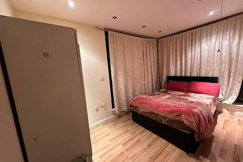 2 bedroom ground floor flat to rent, Hatfield Road, London E15