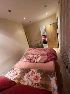 2 bedroom ground floor flat to rent, Hatfield Road, London E15