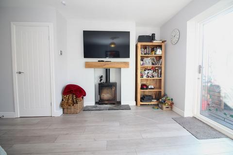 3 bedroom semi-detached house for sale, Burrows Road, Kingswinford DY6