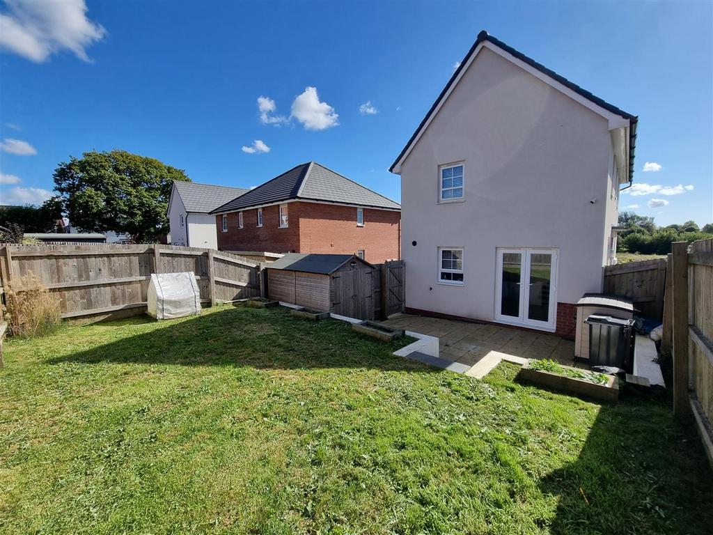 Side view garden 1.jpg