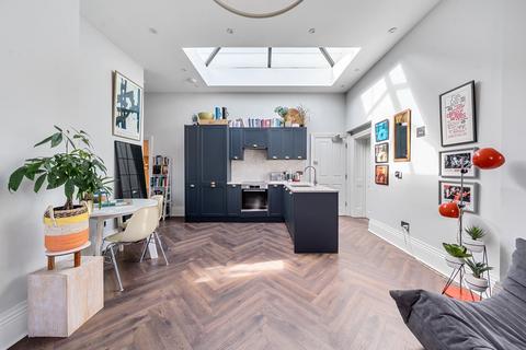 2 bedroom flat for sale, Church Grove, Hampton Wick, KT1