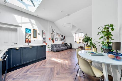 2 bedroom flat for sale, Church Grove, Hampton Wick, KT1