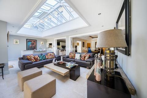 undefined, Creighton Avenue, London, N2