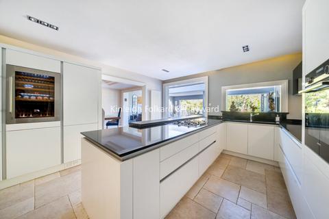undefined, Creighton Avenue, London, N2