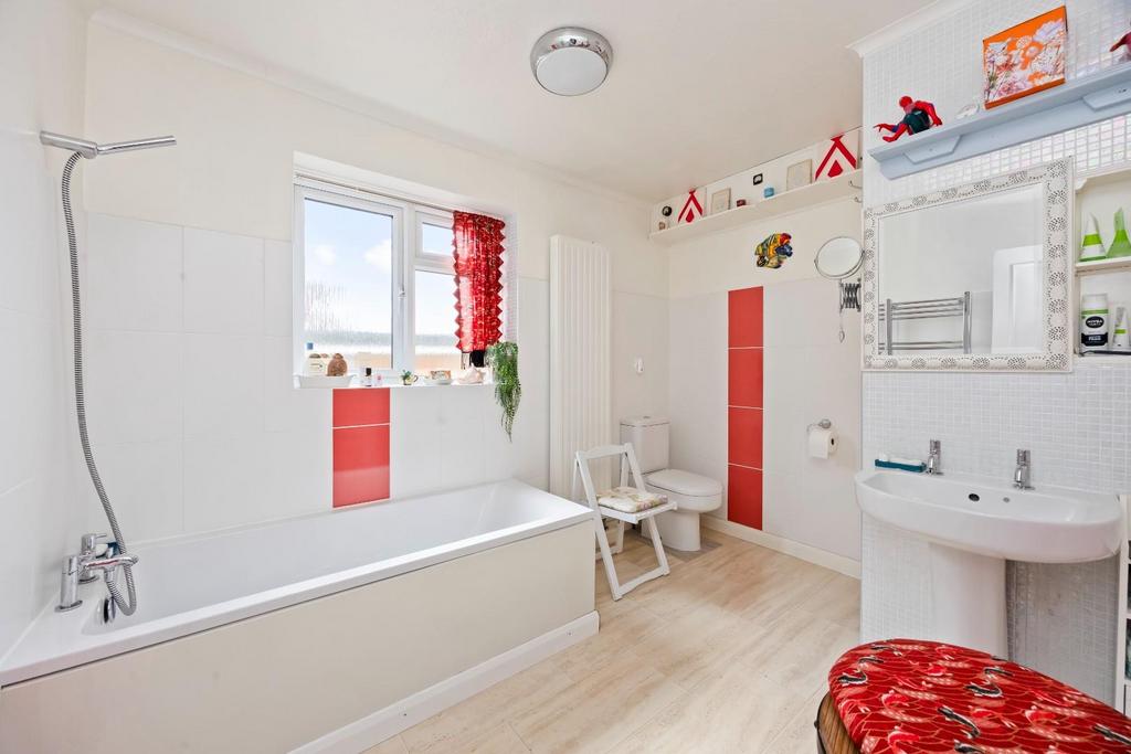 Broad Rigg Avenue, 37 010.JPG
