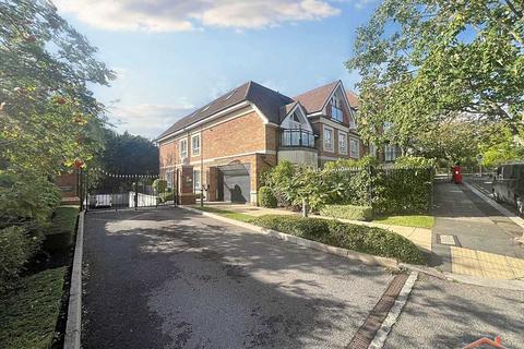 18 Compass Close, Edgware, HA8 8HU