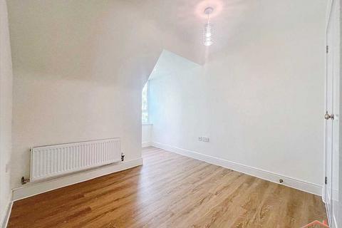 18 Compass Close, Edgware, HA8 8HU