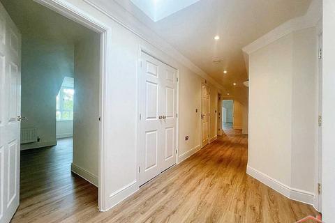 18 Compass Close, Edgware, HA8 8HU