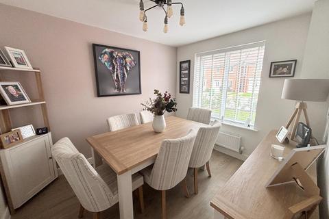 3 bedroom detached house for sale, Nonsuch Avenue, Stratford-upon-Avon