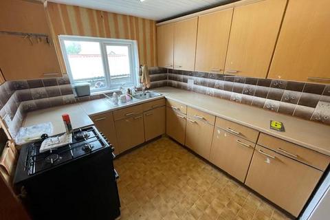5 bedroom end of terrace house for sale, Avallon Avenue, Llandudno Junction