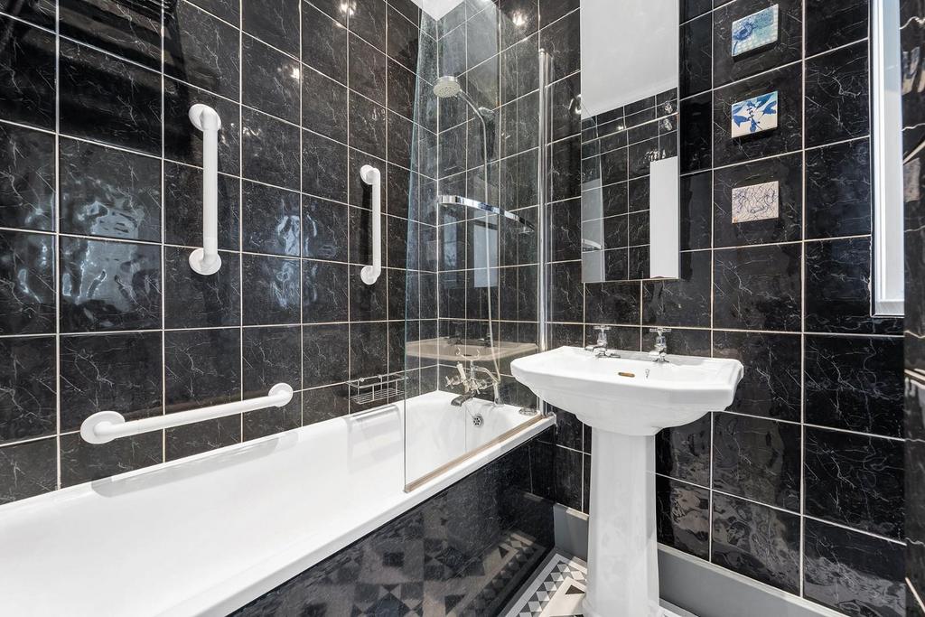 Bathroom.JPG