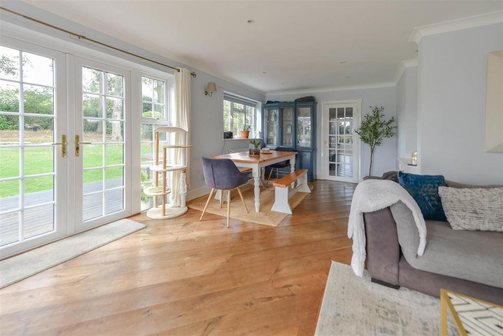 Lounge/dining room