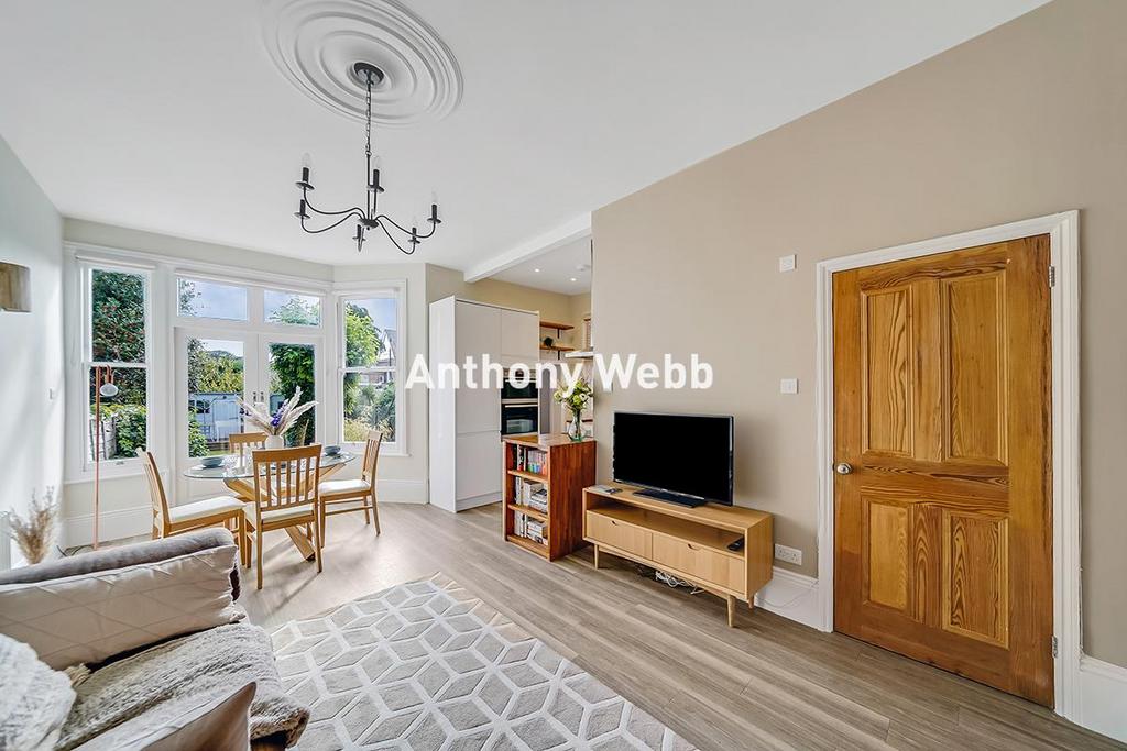 Living/dining space