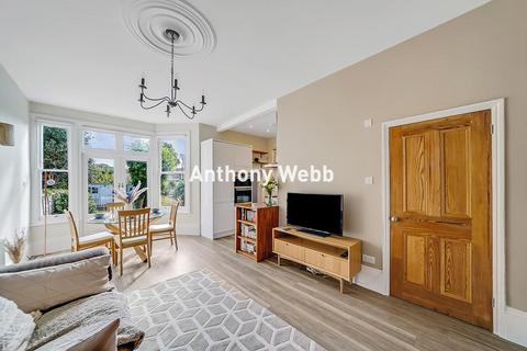 2 bedroom flat for sale, Hoppers Road, Winchmore Hill, N21