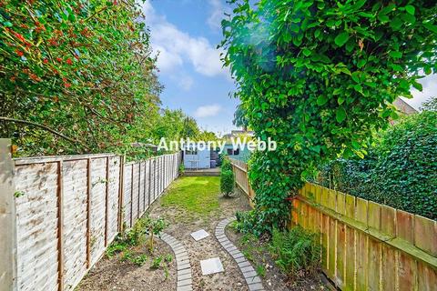 2 bedroom flat for sale, Hoppers Road, Winchmore Hill, N21