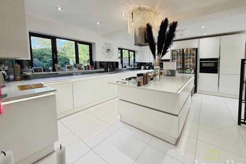 5 bedroom detached house for sale, Chapel Close, Misterton DN10