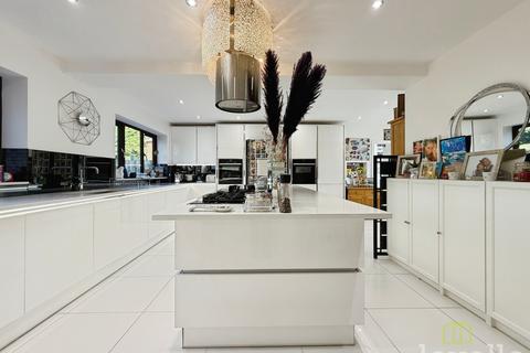 5 bedroom detached house for sale, Chapel Close, Misterton DN10