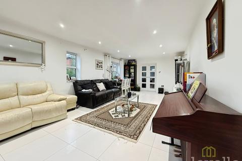 5 bedroom detached house for sale, Chapel Close, Misterton DN10