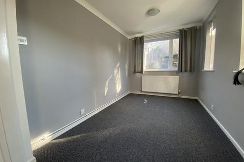 3 bedroom townhouse to rent, Crossbank Avenue, Oldham, Lancashire, OL4