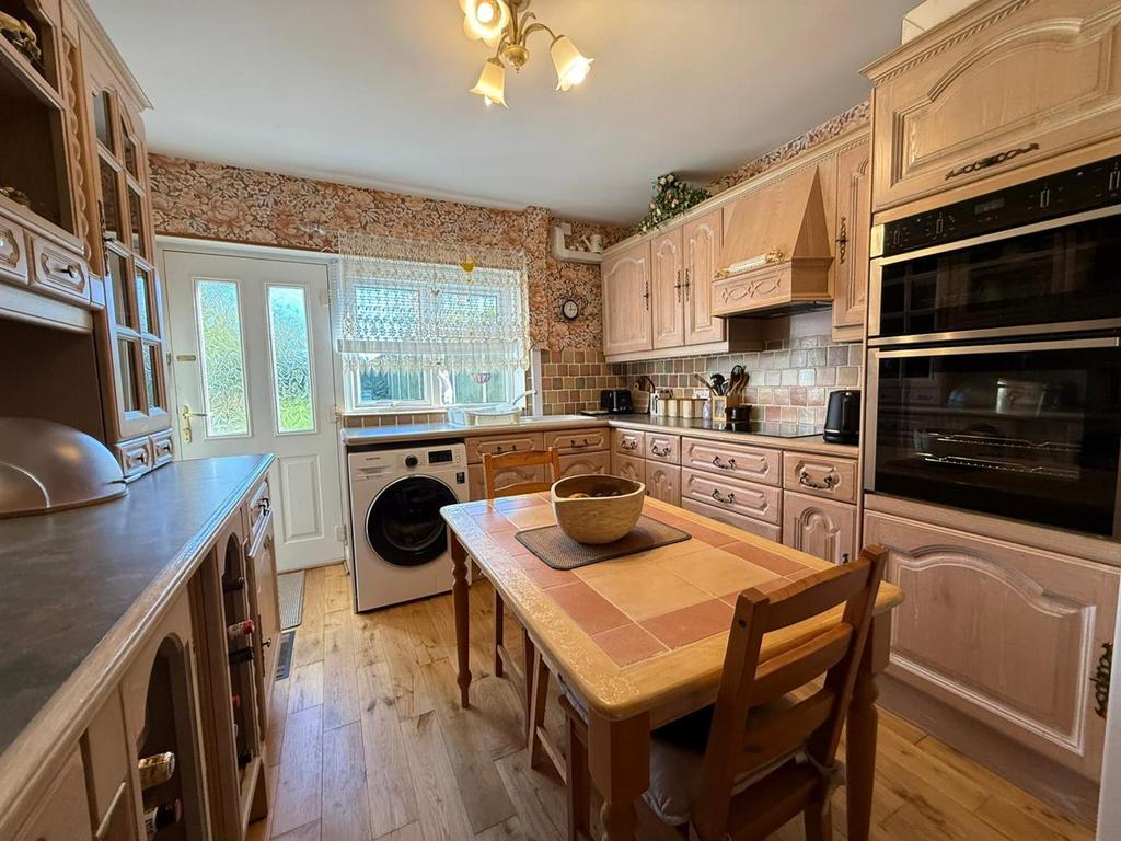 Dining kitchen
