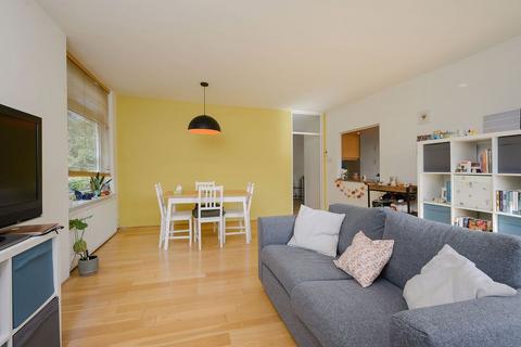 3 bedroom flat for sale, The Grange, London SW19