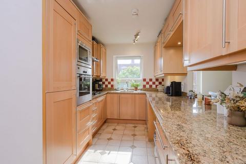 3 bedroom flat for sale, The Grange, London SW19