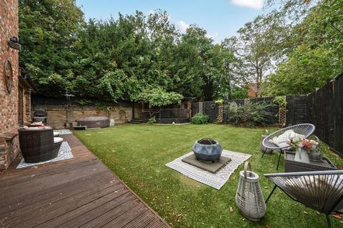 5 bedroom detached house for sale, Cambridge Street, St. Neots PE19