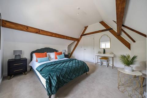 3 bedroom flat for sale, Oakley Gardens, Merstham RH1