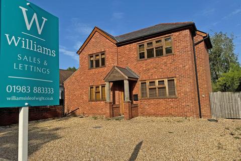 5 bedroom detached house to rent, Station Road, Wootton Bridge