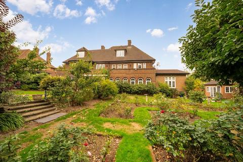 undefined, Cannon Hill, London N14