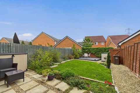 4 bedroom terraced house for sale, Noble Crescent, Aylesbury HP18