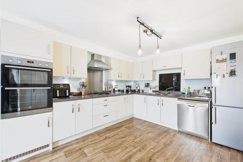 4 bedroom terraced house for sale, Noble Crescent, Aylesbury HP18