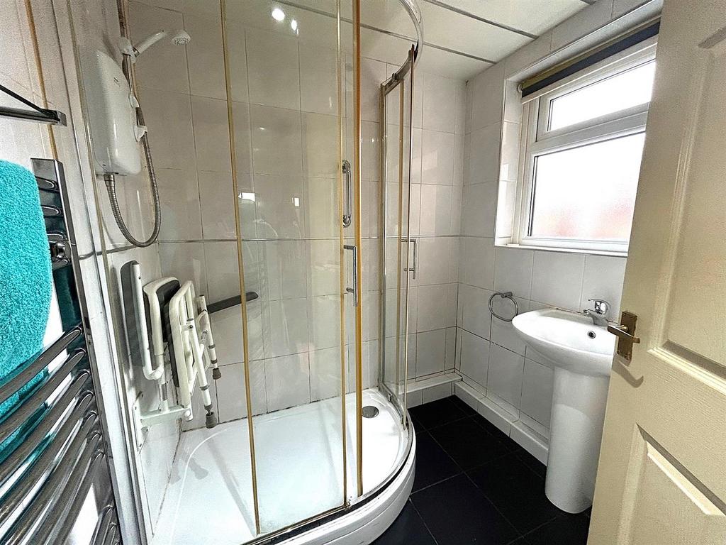 Shower Room.jpg