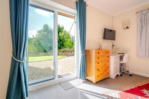 1 bedroom semi-detached bungalow to rent, Charters Road, Sunninghill