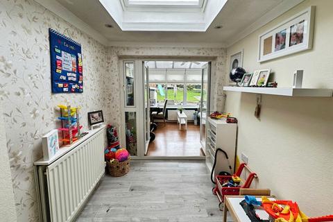 3 bedroom semi-detached house for sale, Wicklow Avenue, Melton Mowbray LE13