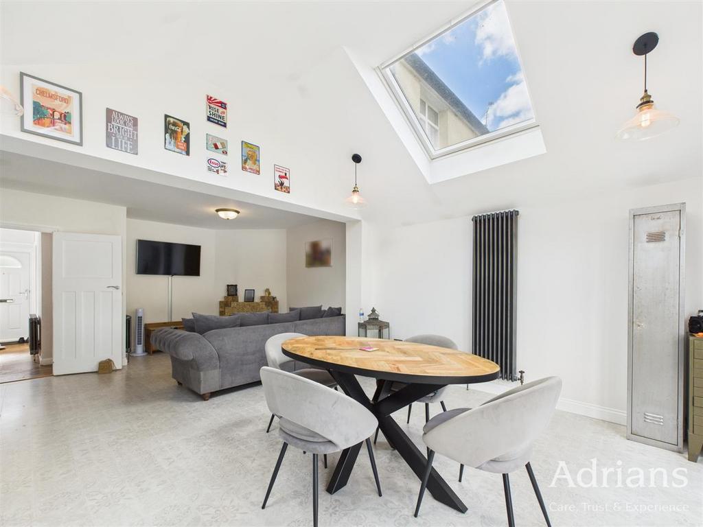 Kitchen / dining