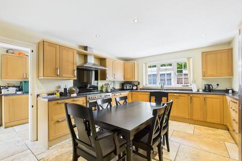 4 bedroom detached house for sale, West Street, Tadley, RG26