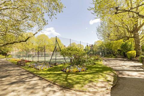 3 bedroom flat for sale, Queen's Club Gardens, London W14