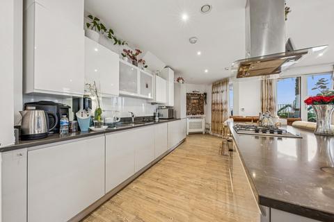 3 bedroom flat for sale, Hilltop Avenue, London NW10