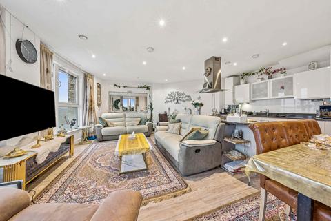 3 bedroom flat for sale, Hilltop Avenue, London NW10