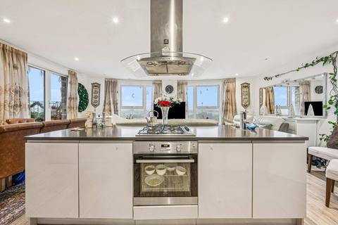 3 bedroom flat for sale, Hilltop Avenue, London NW10