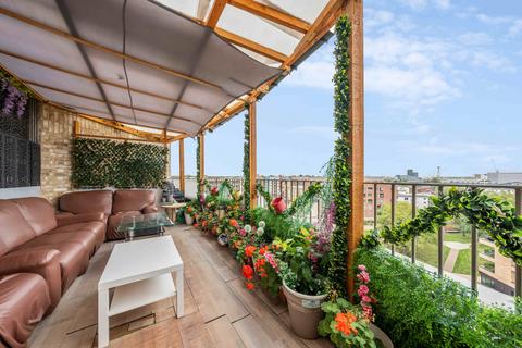 3 bedroom flat for sale, Hilltop Avenue, London NW10