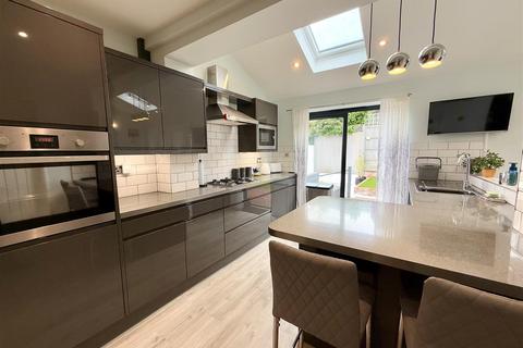 3 bedroom semi-detached house for sale, York Way, Sandhurst GU47