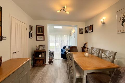 3 bedroom semi-detached house for sale, York Way, Sandhurst GU47