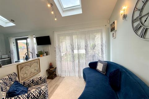 3 bedroom semi-detached house for sale, York Way, Sandhurst GU47