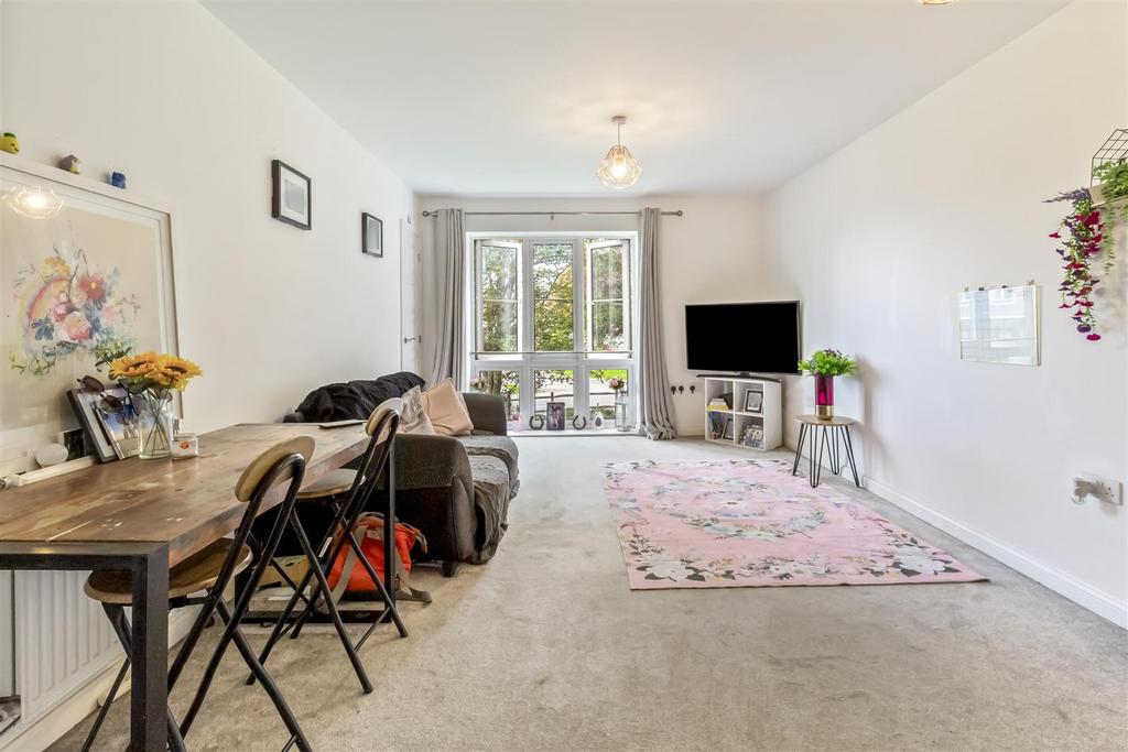 6 Gresley Court 001.JPG
