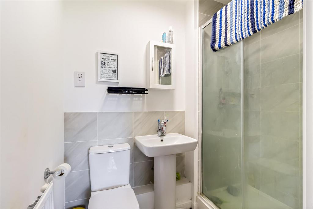 6 Gresley Court 005.JPG